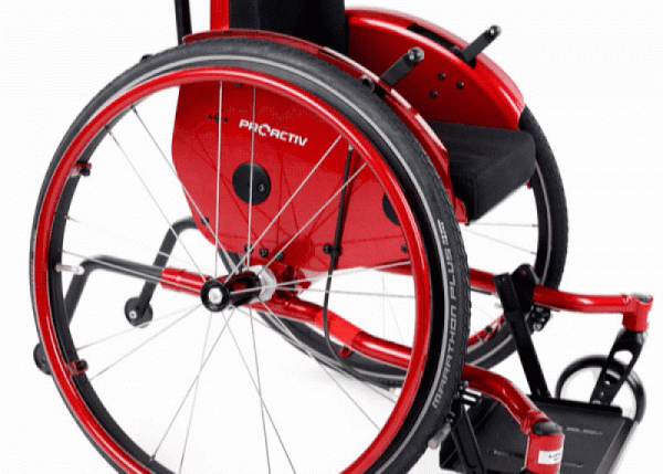 Brake integrated in the clothing guard