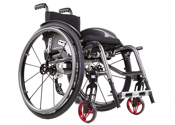 SPEEDY 4teen with a backrest that can be adjusted at seven different angles and height-adjustable safety push handles that are offset to the rear