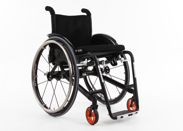 SPEEDY F2 with adaptable back (belt system) and backrest that can be adjusted at seven different angles and permanently welded wheelbase extension