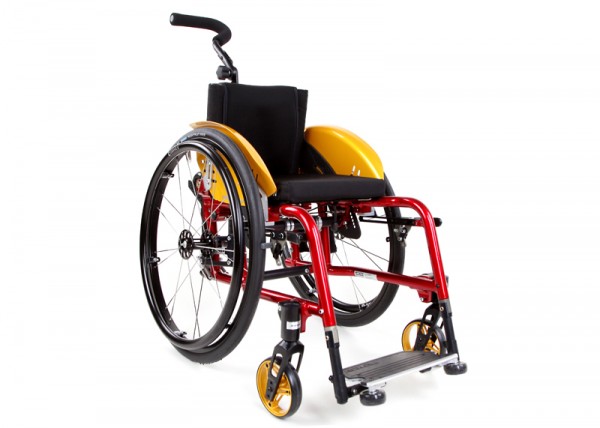 BUDDY 4all with backrest that can be adjusted at seven different angles and a central push handle